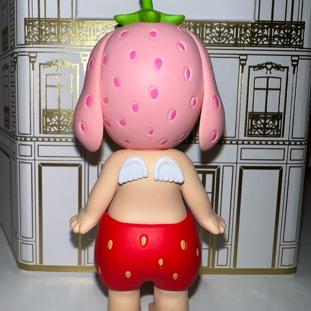 Strawberry Love Sonny Angel Mini Figurine - Lop - Picture 3 of 3